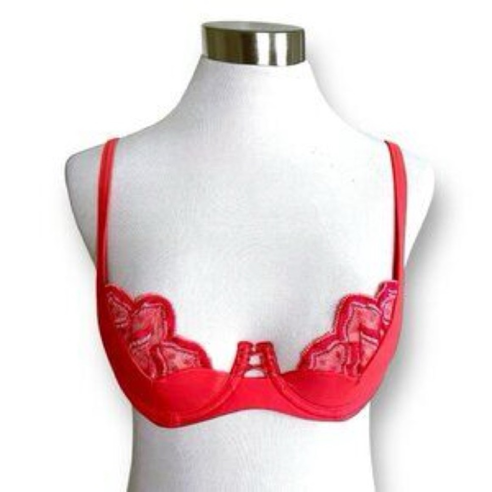 Victoria’s Secret Very Sexy Push Up Bra Coral Lace Underwire Size 34B